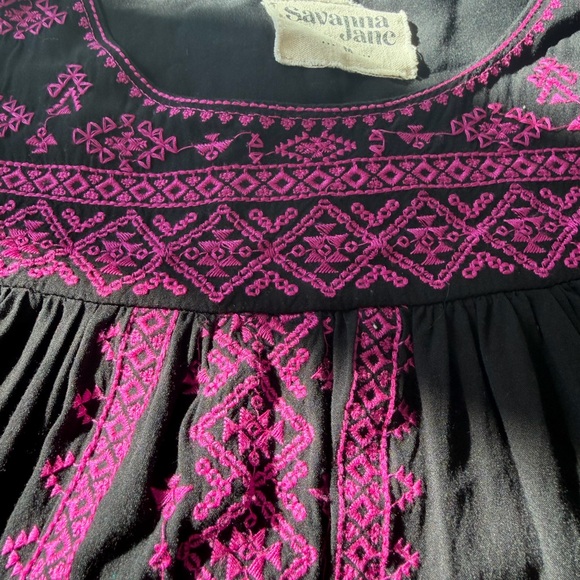 Savanna Jane Black boho peasant Top with Pink Embroidery flutter sleeve size med - Picture 5 of 5